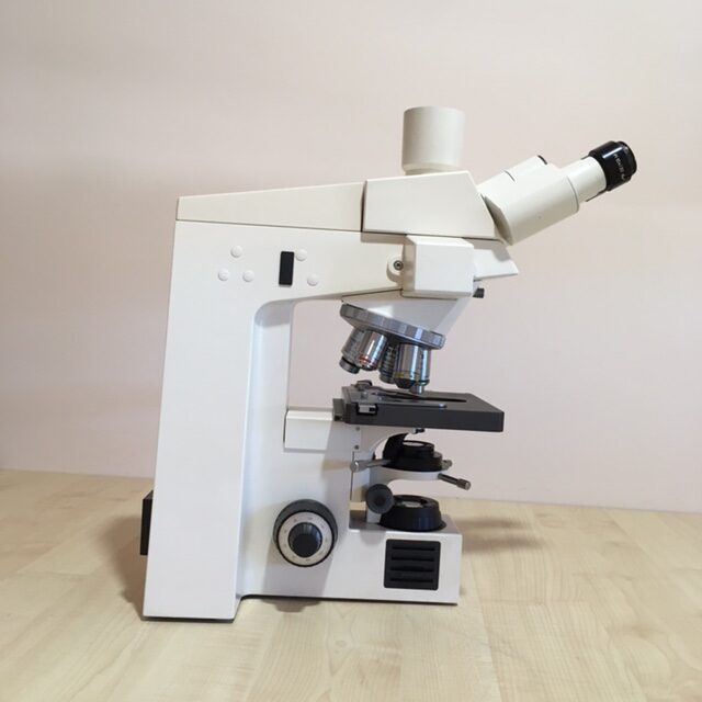 Microscope Zeiss Axioskop 20 with five objectives – Microscopistas