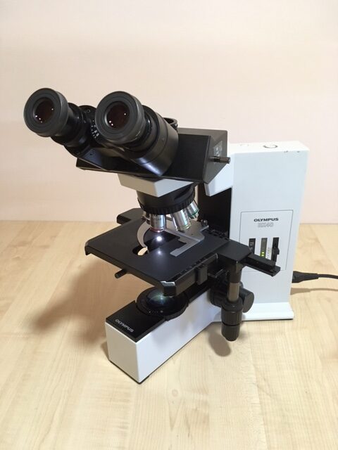 Microscopio Olympus BX40 con óptica Zeiss. – Microscopistas