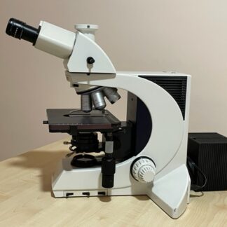 Microscopio trinocular Leica DMLB